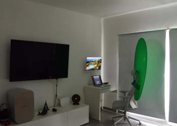 Lava Nomad Puerto del Carmen (Lanzarote)