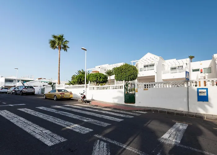 Lava Nomad Puerto del Carmen (Lanzarote)